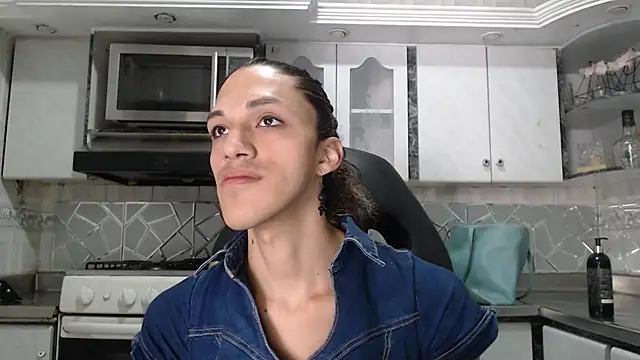 CrisOzzz online show from May 17, 2026, 5:46 pm