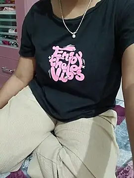 Queenlipx online show from March 10, 2026, 4:22 pm