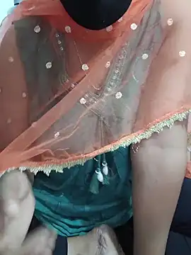 Snapshot of Queenlipx chatting on February 28, 2026, 3:44 pm Queenlipx online show from February 28, 2026, 3:44 pm