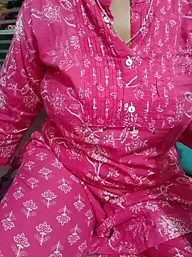 Queenlipx online show from March 7, 2026, 3:39 pm