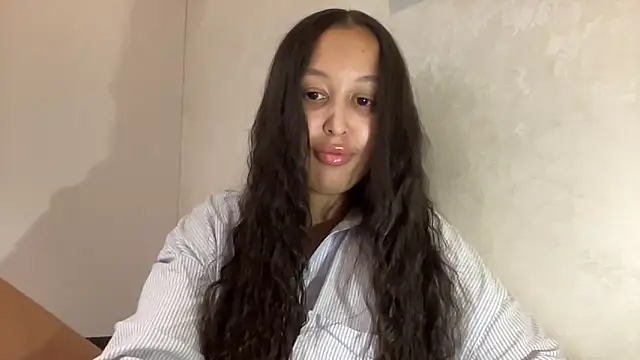 Dana 005 online show from May 23, 2026, 8:41 pm