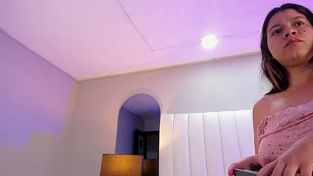 Snapshot of Evelyn_sexy18 chatting on March 8, 2026, 2:04 am Evelyn sexy18 online show from March 8, 2026, 2:04 am