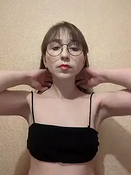 Ella17582 online show from March 4, 2026, 9:33 pm