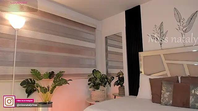 missnataly online show from April 8, 2026, 10:33 pm