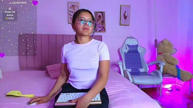 Snapshot of Zoow_bluussh chatting on February 27, 2026, 12:05 pm Zoow bluussh online show from February 27, 2026, 12:05 pm