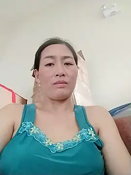 lris-Beauty77 online show from April 5, 2026, 7:26 am