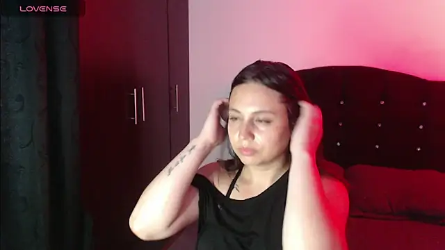 Ana  arms online show from May 24, 2026, 9:47 pm