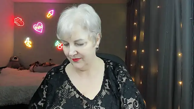 Mary-Leee online show from April 15, 2026, 6:23 pm