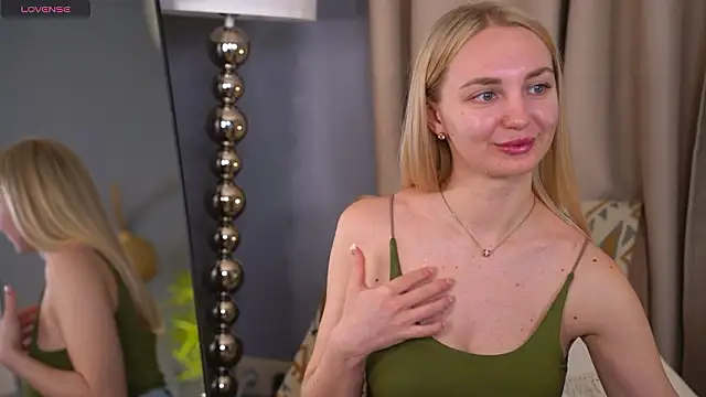 Snapshot of BabyBeckkky chatting on March 2, 2026, 8:43 am BabyBeckkky online show from March 2, 2026, 8:43 am