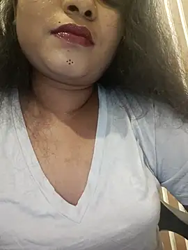 Snapshot of Cutie_bae011 chatting on February 22, 2026, 12:18 pm Cutie bae011 online show from February 22, 2026, 12:18 pm