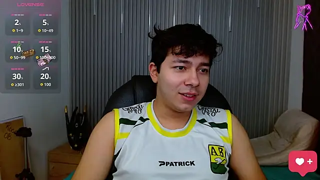 Snapshot of Julian_Smith21 chatting on May 7, 2026, 4:17 am Julian Smith21 online show from May 7, 2026, 4:17 am