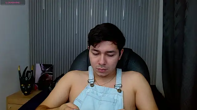 Julian Smith21 online show from April 17, 2026, 12:35 am