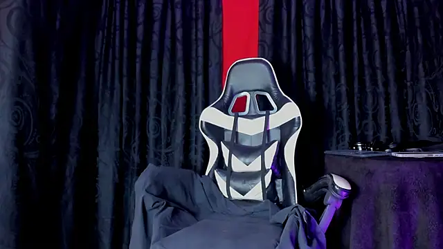 Snapshot of ironqueen_ chatting on February 22, 2026, 2:30 pm ironqueen online show from February 22, 2026, 2:30 pm