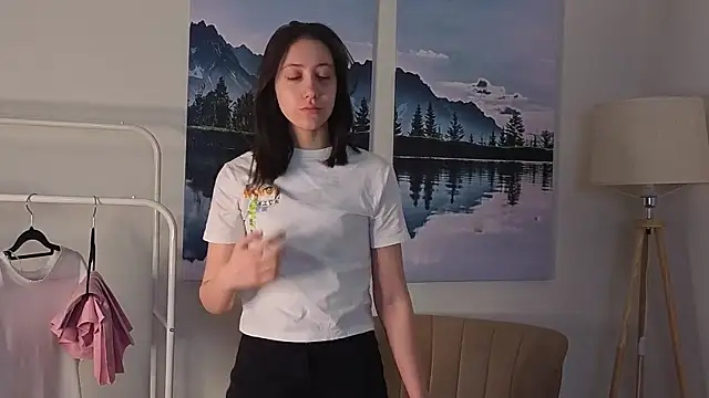 Snapshot of DoraWhitrock chatting on February 27, 2026, 5:07 am DoraWhitrock online show from February 27, 2026, 5:07 am