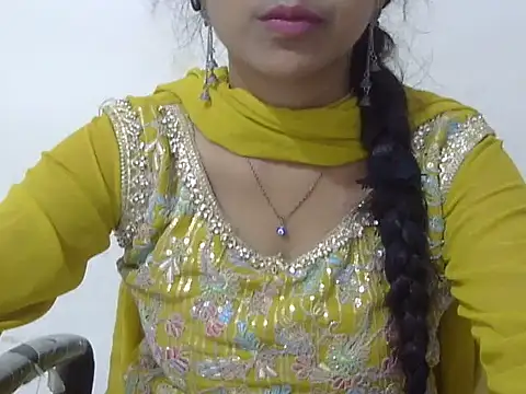 cute momo love online show from May 28, 2026, 5:15 am