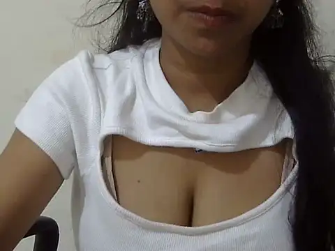 cute momo love online show from June 5, 2026, 6:52 am