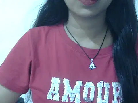 cute momo love online show from June 15, 2026, 5:18 am