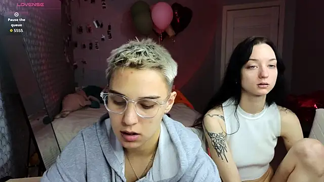 LuxuryLoverss online show from March 26, 2026, 11:08 am