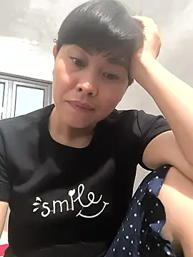 juicy-milu online show from June 12, 2026, 1:53 pm