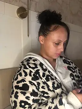 Snapshot of mayawesttt chatting on April 15, 2026, 10:21 pm mayawesttt online show from April 15, 2026, 10:21 pm