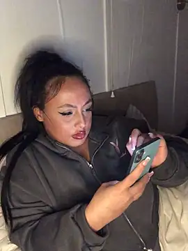 Snapshot of mayawesttt chatting on March 15, 2026, 9:44 pm mayawesttt online show from March 15, 2026, 9:44 pm