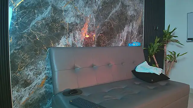 Snapshot of yvone_johnson chatting on March 2, 2026, 12:23 pm yvone johnson online show from March 2, 2026, 12:23 pm