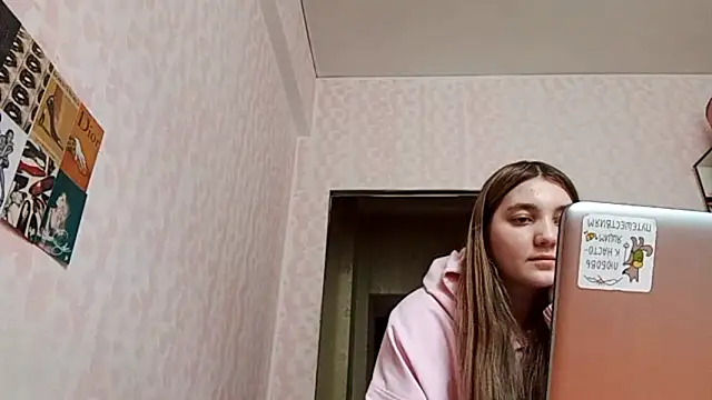 Snapshot of JanineThielman chatting on April 6, 2026, 8:37 am JanineThielman online show from April 6, 2026, 8:37 am