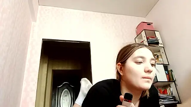 Snapshot of JanineThielman chatting on March 28, 2026, 8:26 am JanineThielman online show from March 28, 2026, 8:26 am