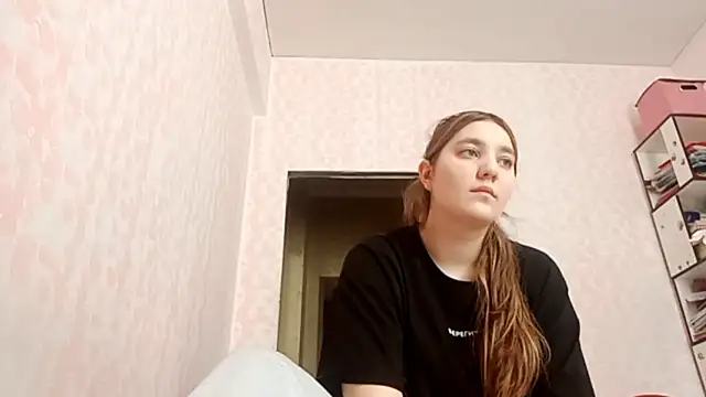 Snapshot of JanineThielman chatting on April 1, 2026, 3:41 am JanineThielman online show from April 1, 2026, 3:41 am