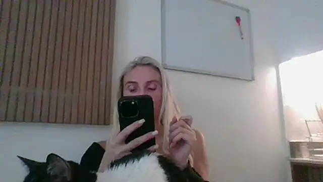 kinkykara25 online show from March 12, 2026, 9:13 am