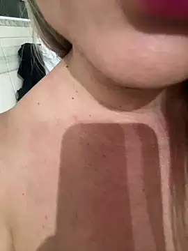 Nanda loiragostosa online show from April 23, 2026, 2:29 am