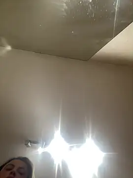 Nanda loiragostosa online show from April 24, 2026, 12:23 am