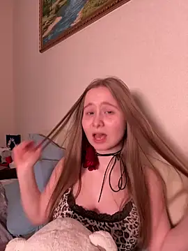 cutefoxieee online show from May 25, 2026, 6:39 pm