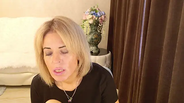 NellyBloom online show from July 17, 2026, 1:19 pm