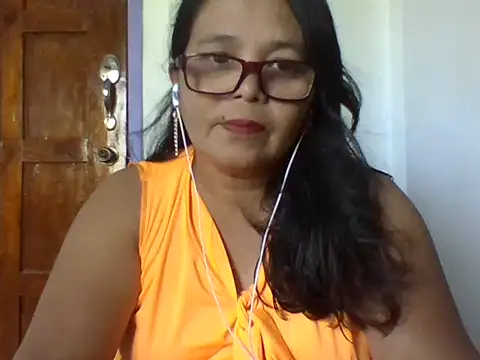 Snapshot of Flowerblossom123 chatting on April 29, 2026, 5:33 am Flowerblossom123 online show from April 29, 2026, 5:33 am