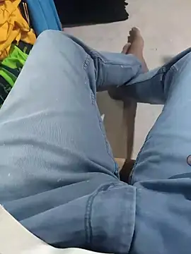 Snapshot of magicmovemen chatting on February 26, 2026, 5:29 am magicmovemen online show from February 26, 2026, 5:29 am