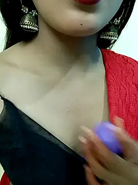 CuteShruti online show from April 14, 2026, 4:28 am