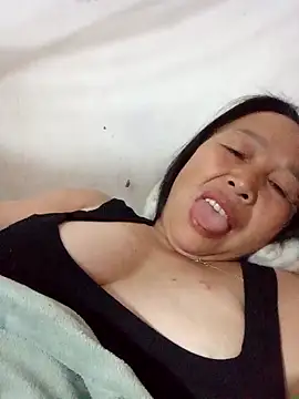 Snapshot of heesuu11 chatting on April 6, 2026, 5:03 pm heesuu11 online show from April 6, 2026, 5:03 pm