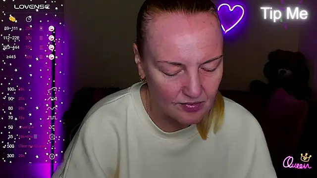 Snapshot of Bella_soulmate chatting on April 15, 2026, 11:27 am Bella soulmate online show from April 15, 2026, 11:27 am