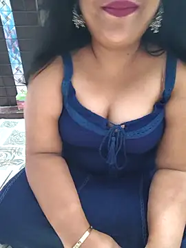 Snapshot of Moonae chatting on April 12, 2026, 12:19 pm Moonae online show from April 12, 2026, 12:19 pm