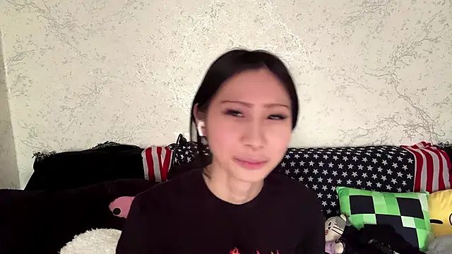 kishagrayone online show from May 15, 2026, 12:47 pm
