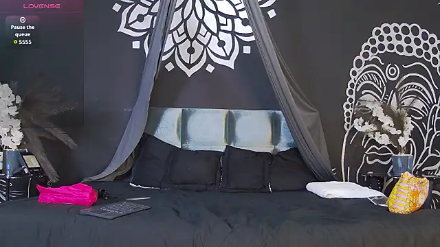 Snapshot of Luna_Dante_fox chatting on March 8, 2026, 2:53 pm Luna Dante fox online show from March 8, 2026, 2:53 pm