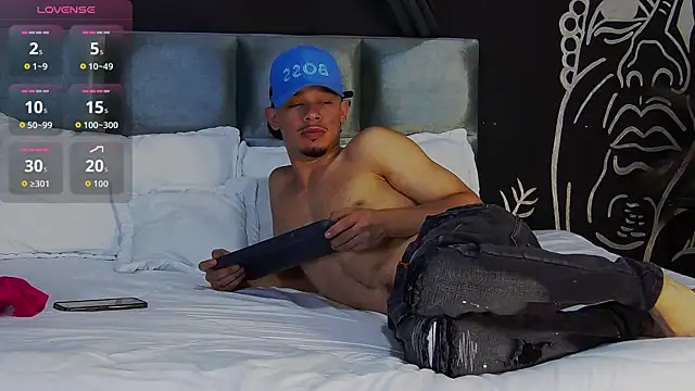 Snapshot of Luna_Dante_fox chatting on April 16, 2026, 12:06 pm Luna Dante fox online show from April 16, 2026, 12:06 pm