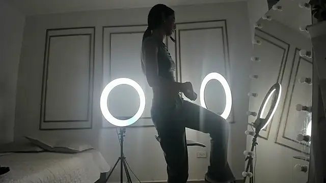 emily gaviria1 online show from April 7, 2026, 12:18 pm