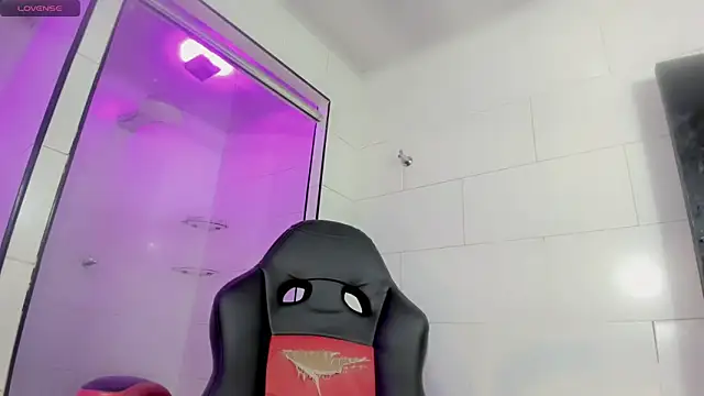 madison mujica  online show from April 14, 2026, 11:04 am