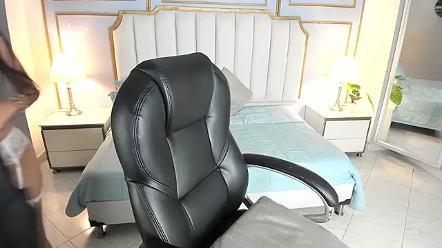 Sophie nolie online show from March 19, 2026, 12:05 pm