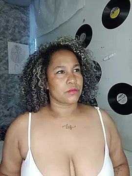 Snapshot of medusafox_ chatting on June 20, 2026, 5:45 am medusafox online show from June 20, 2026, 5:45 am