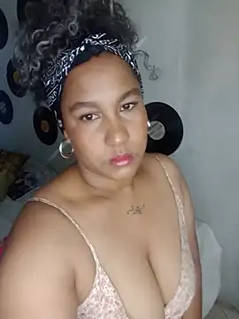 Snapshot of medusafox_ chatting on June 19, 2026, 5:02 am medusafox online show from June 19, 2026, 5:02 am