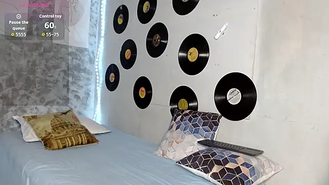 medusafox  online show from February 27, 2026, 7:35 pm