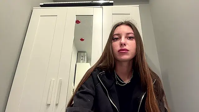 selena favn online show from March 6, 2026, 2:17 am